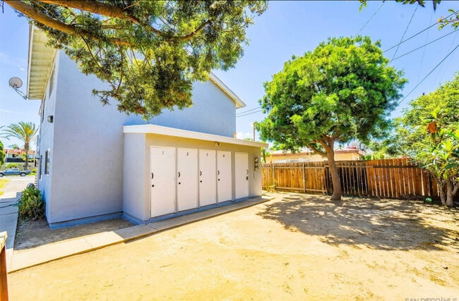 Building Photo - 324 Zenith St