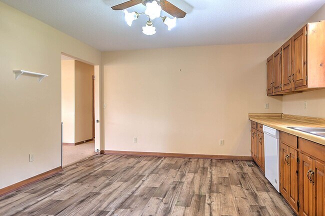 Building Photo - 307 Cypress St