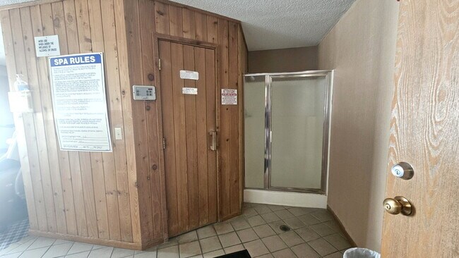 Building Photo - "Charming 2-Bedroom 1 bath Condo with 1000 Sq Ft of Comfort in Plymouth, MN!"