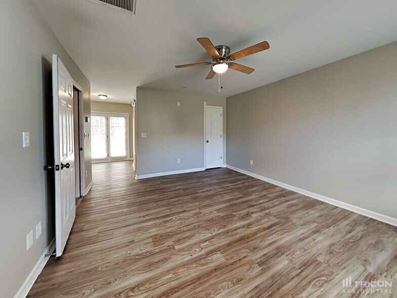 Building Photo - 5526 Henderson Oaks Dr