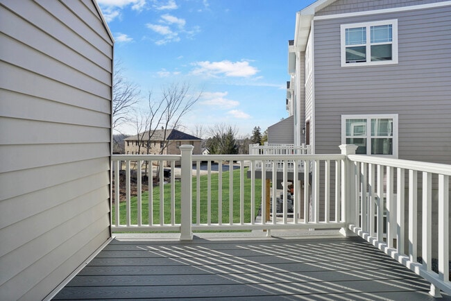 Building Photo - 116 Eiche Dr