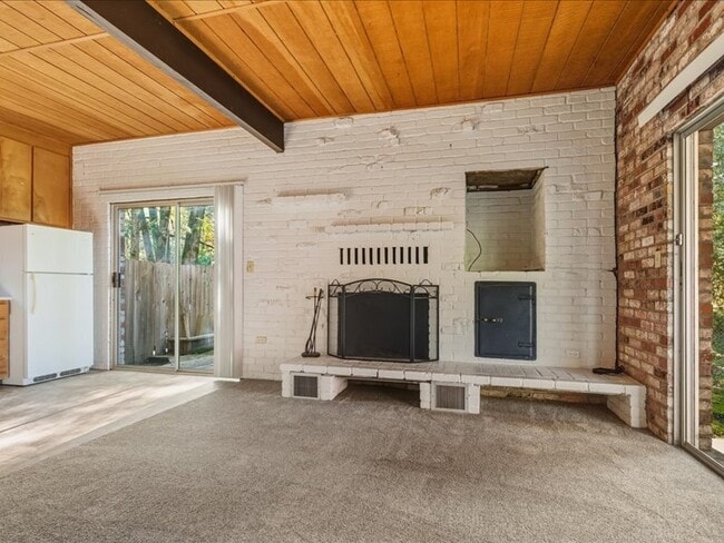 Building Photo - 1863 Bailhache Ave