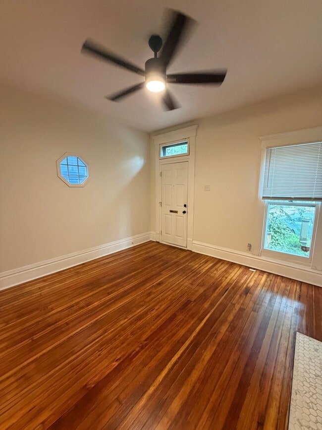 Building Photo - 297 Reinhard Ave