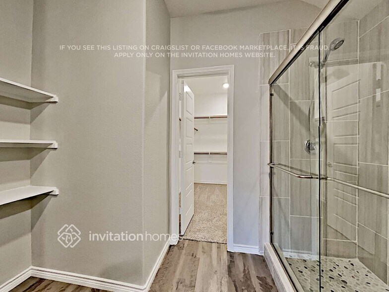 Building Photo - 717 Jamestown Ln