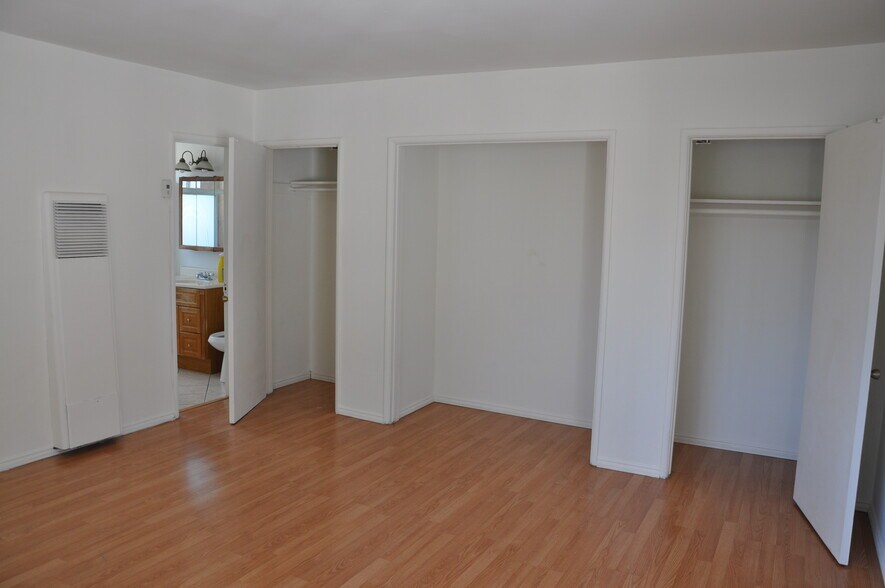 Building Photo - 818 W Glenoaks Blvd