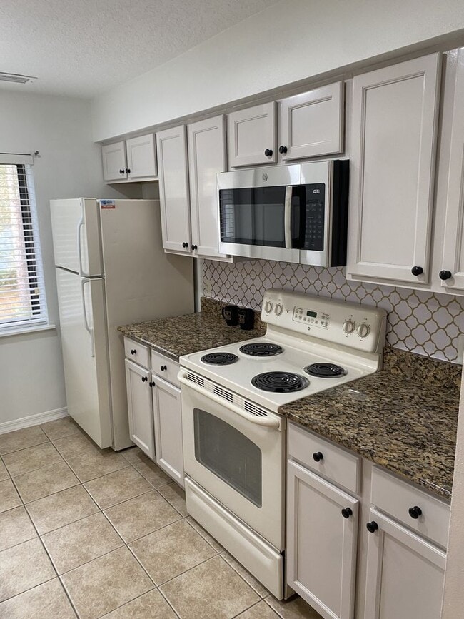 Building Photo - Spacious 2-Bedroom, 2-Bathroom Condo for Rent in Altamonte Springs, FL