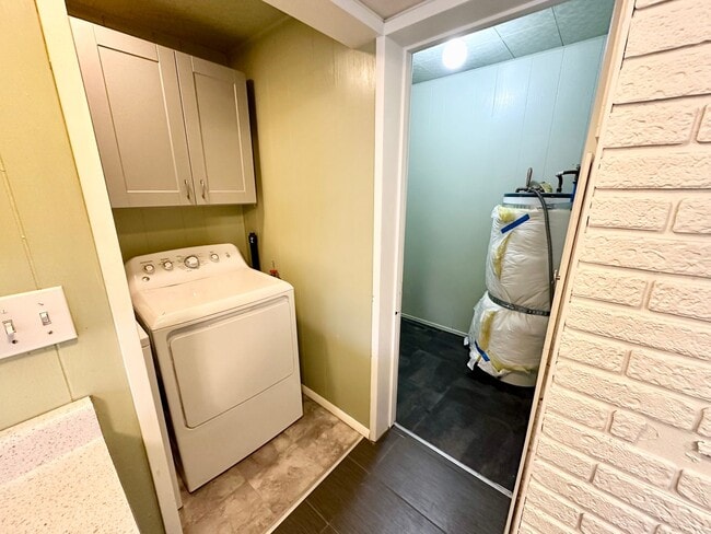 Building Photo - Inviting 3 Bed, 1 Bath Home in Roslyn, Whe...