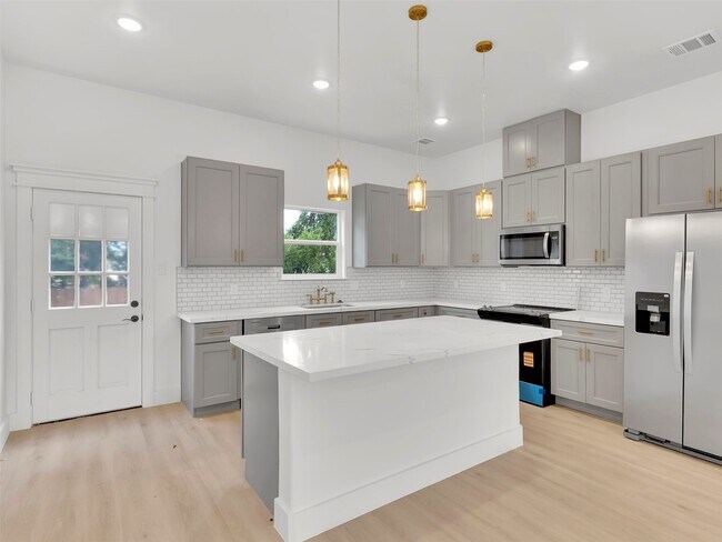 Building Photo - 1311 E 33rd St