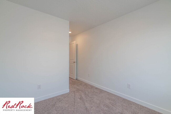 Building Photo - 3316 E Elkhorn Ln