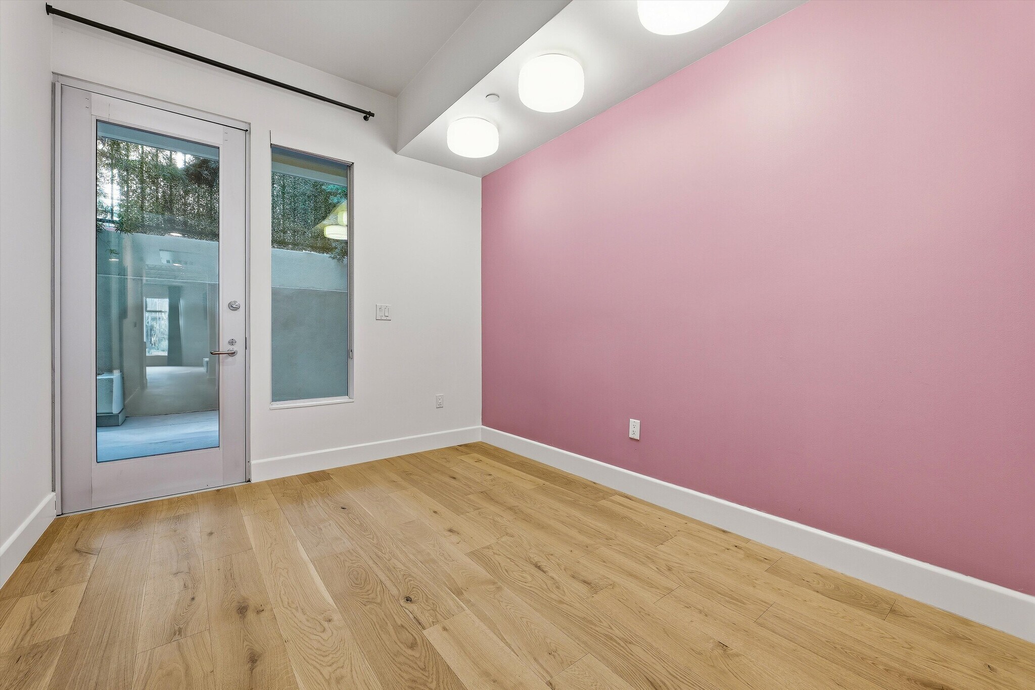 Building Photo - 1250 N Harper Ave