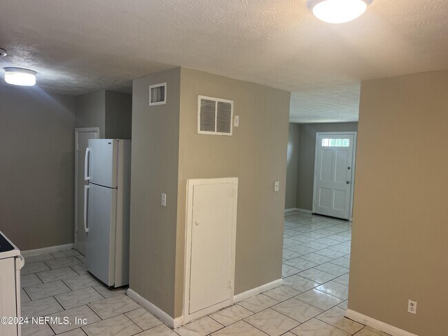 Primary Photo - 1760 Mindanao Dr