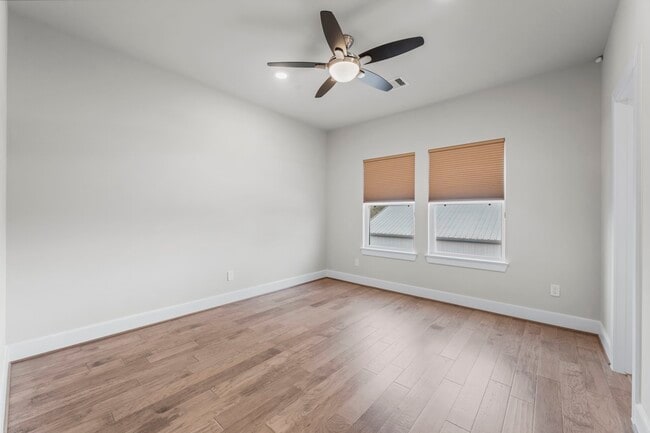 Building Photo - 954 Fisher St