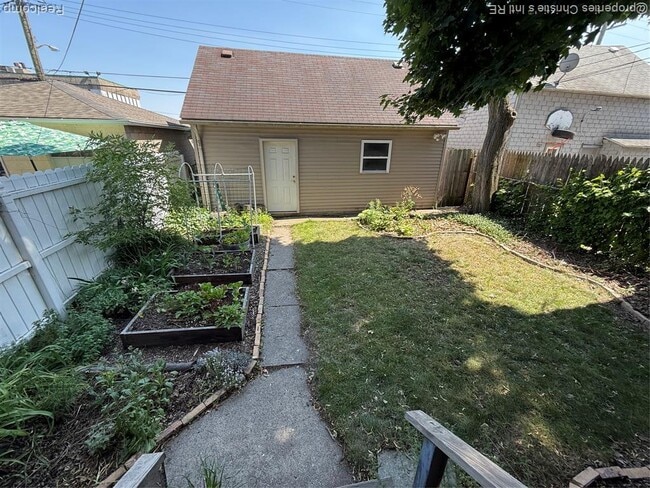 Building Photo - 2742 Florian St