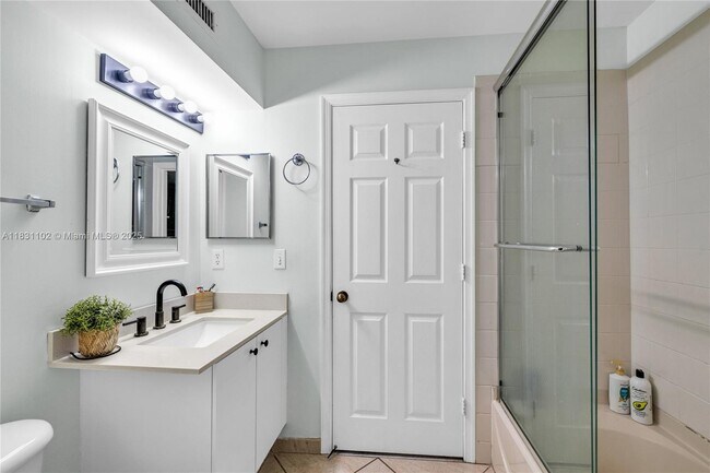 Building Photo - 4137 Briar Ln