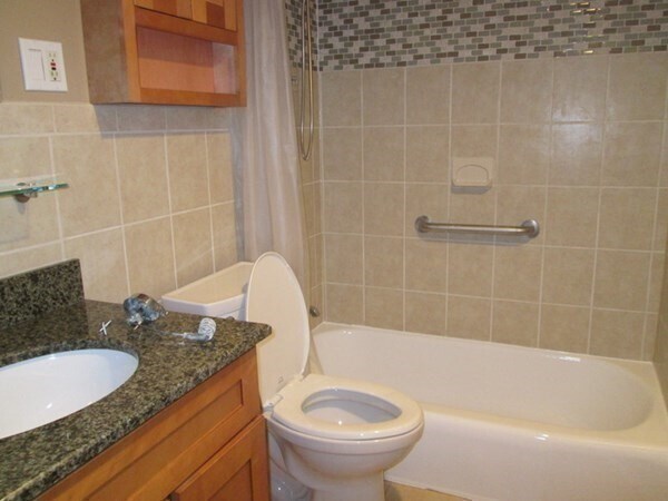 Building Photo - 53 Melrose St