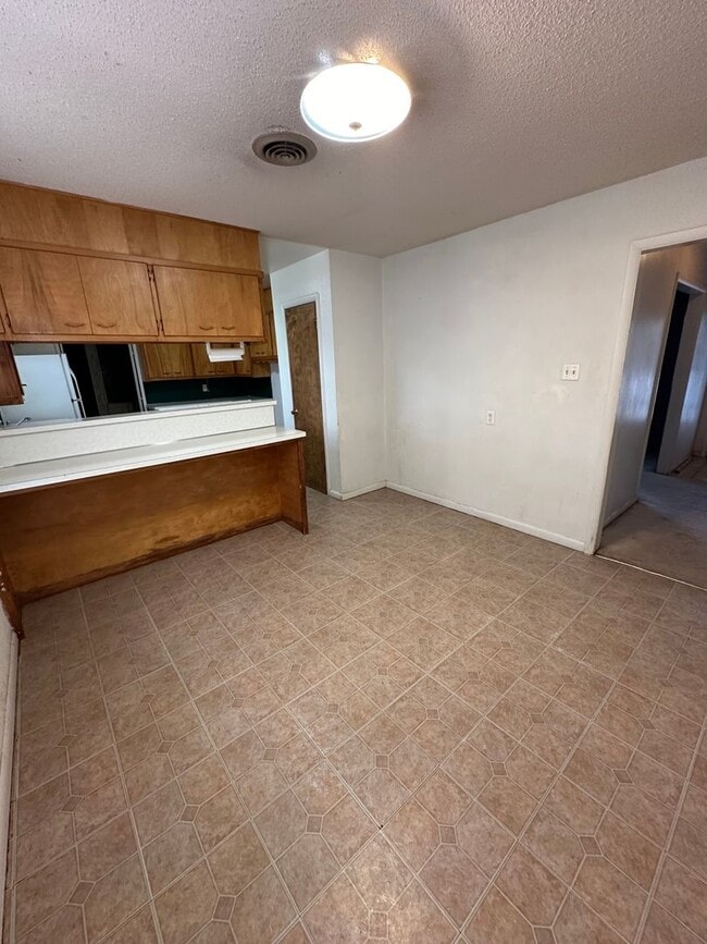 Building Photo - 3 Bed 2 Bath Home in Highland School School District!