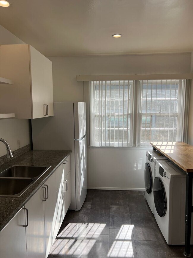 Building Photo - 4741 N Figueroa St