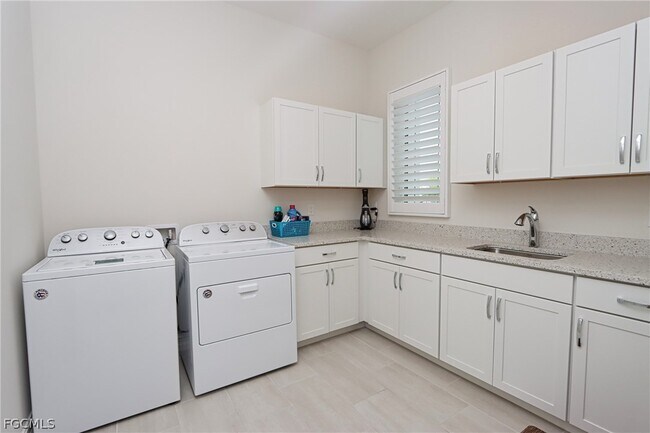 Building Photo - 6262 Union Island Wy