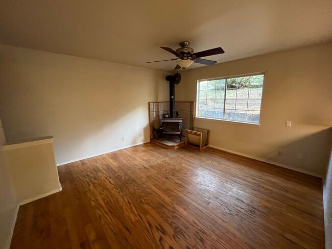 Building Photo - Custom 2-story Humboldt Hill home features 3-car garage, spacious pet-friendly yard
