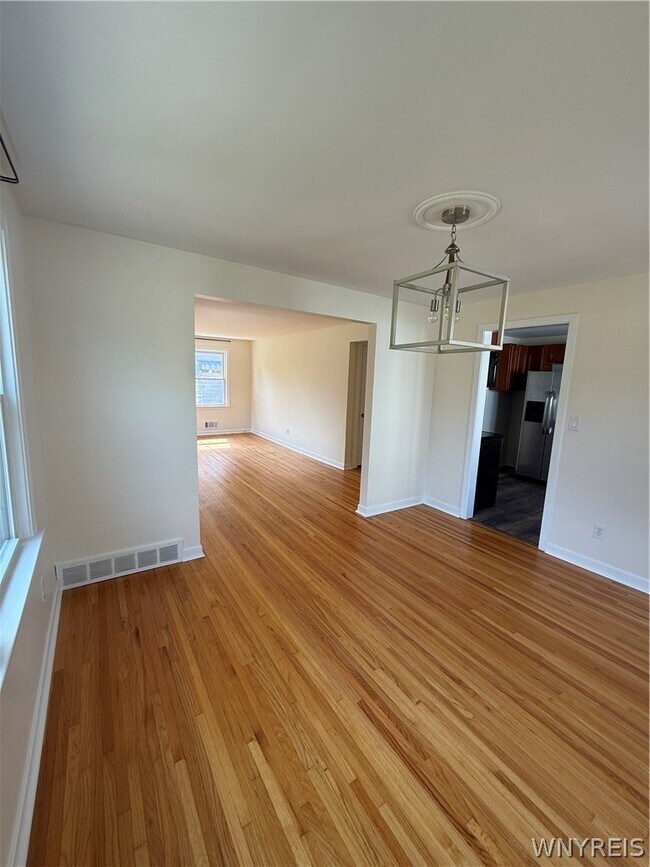 Building Photo - 113 Argyle Ave