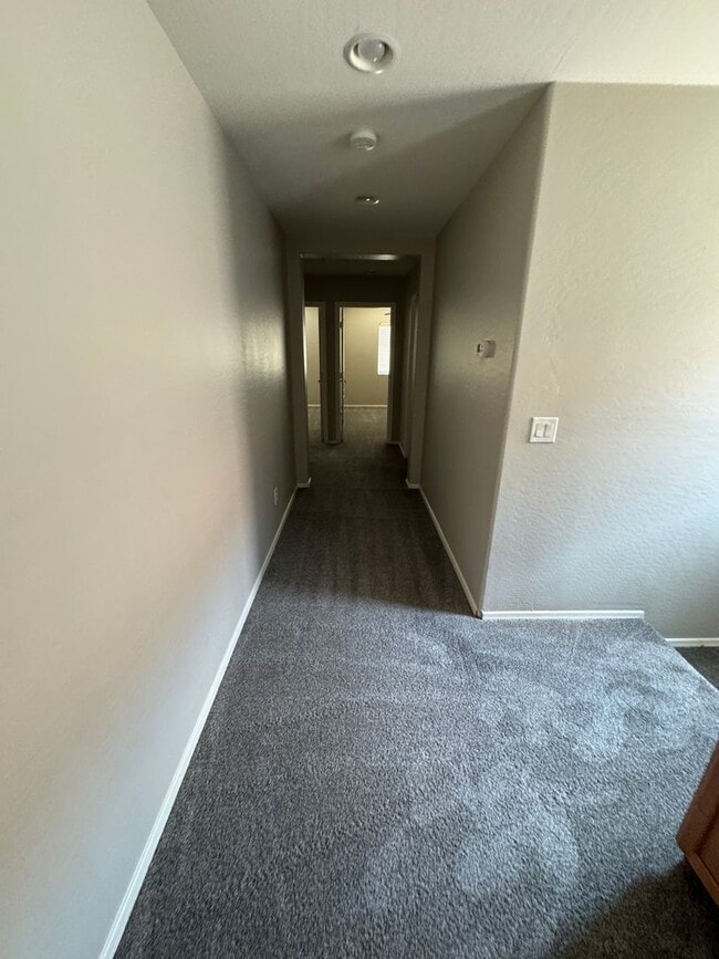 Building Photo - Beautiful 3 bedroom 2.5 bath home for Rent...