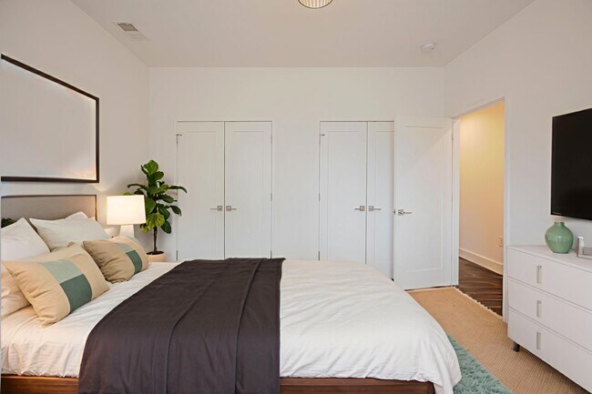 Building Photo - 404 51st St SE