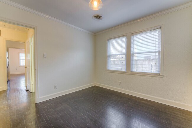Building Photo - Beautifully renovated duplex in High Point Terrace!