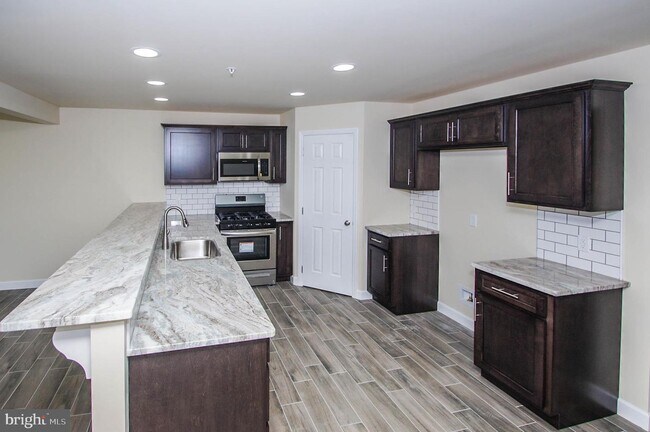 Building Photo - 504 Arietta Ct