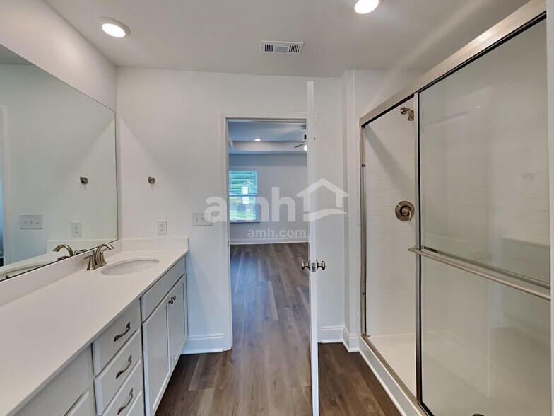 Building Photo - 232 Argea Dr