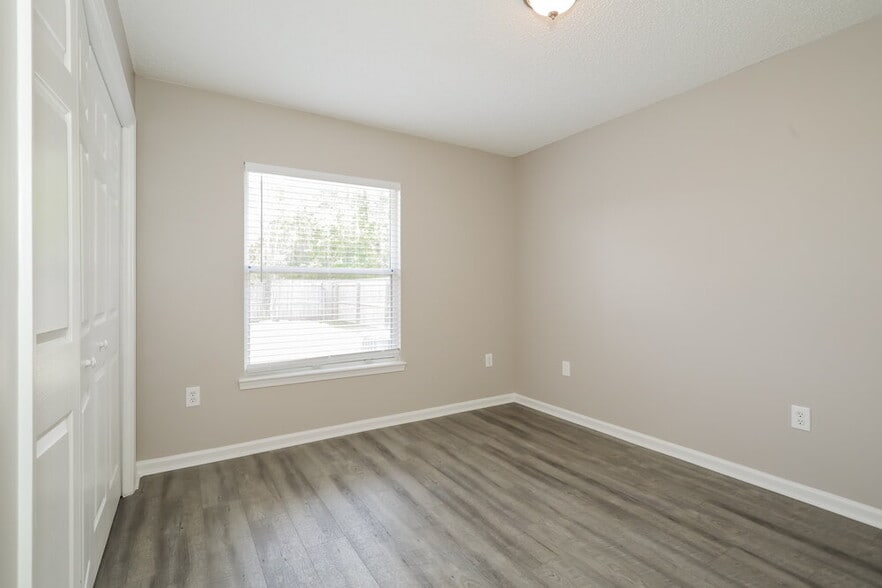 Building Photo - 2081 Frogmore Dr