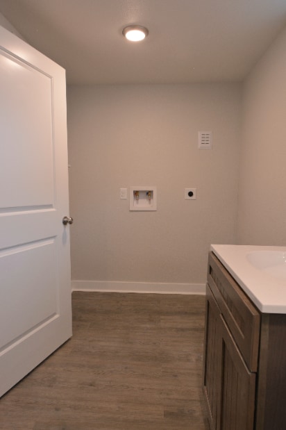 Building Photo - "Charming 3-Bed Oasis with Gleaming Hardwood Floors in Cheyenne - 1200 Sq Ft of Comfort!"