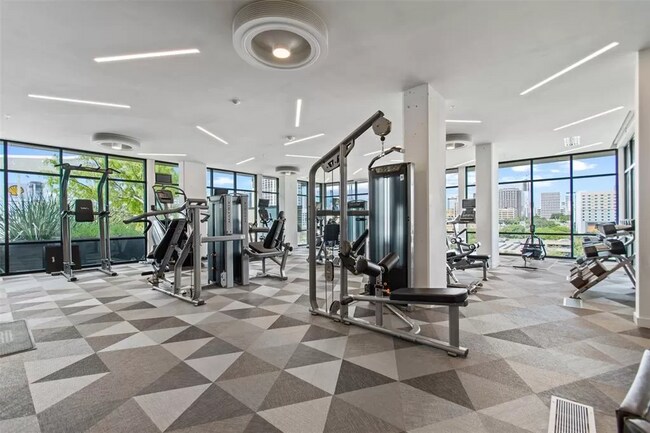 Building Photo - 800 Embassy Dr