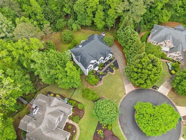 Building Photo - 882 Hallbrook Ln