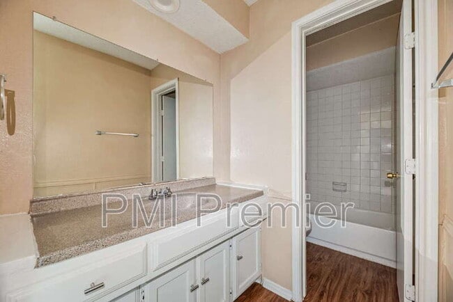 Building Photo - 4724 Berridge Ln