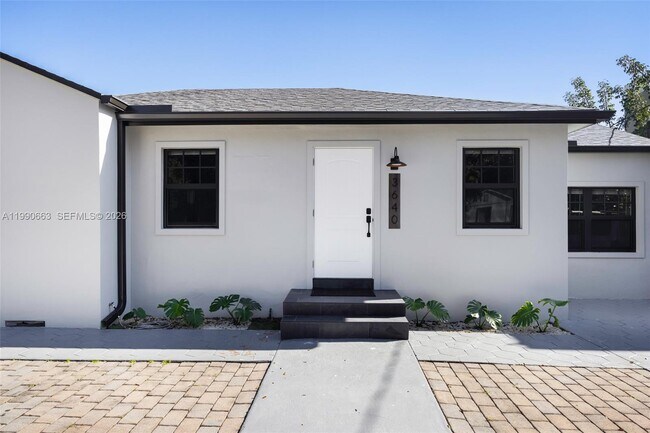 Building Photo - 3640 SW 13th St