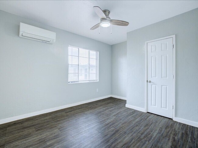 Building Photo - Cozy & Modern 2-Bedroom Home