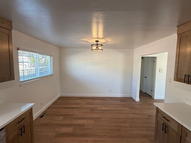 Building Photo - Fully Renovated 3-Bedroom Single Family Home in Rodeo