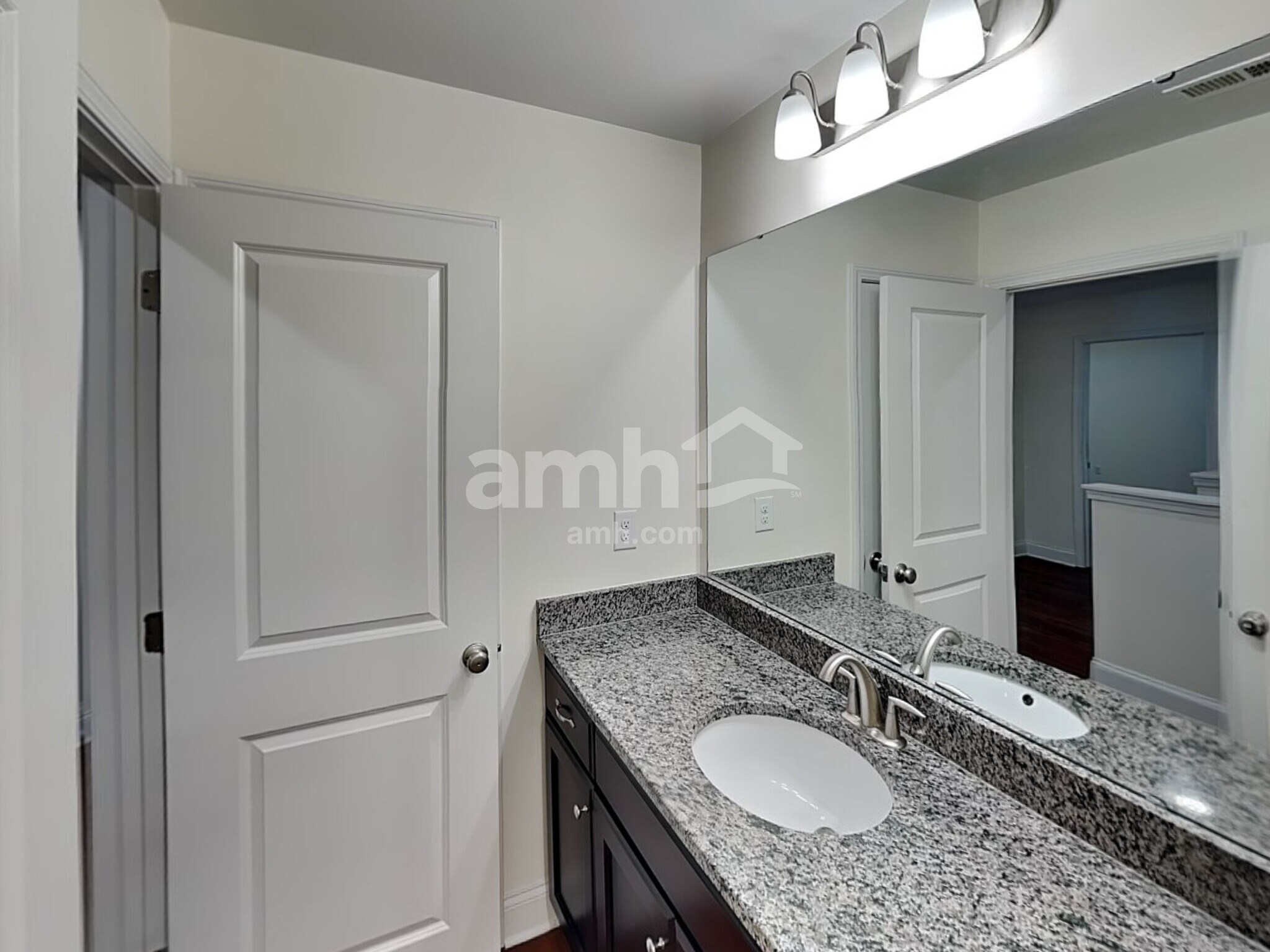 Building Photo - 3021 Greenmont Cir
