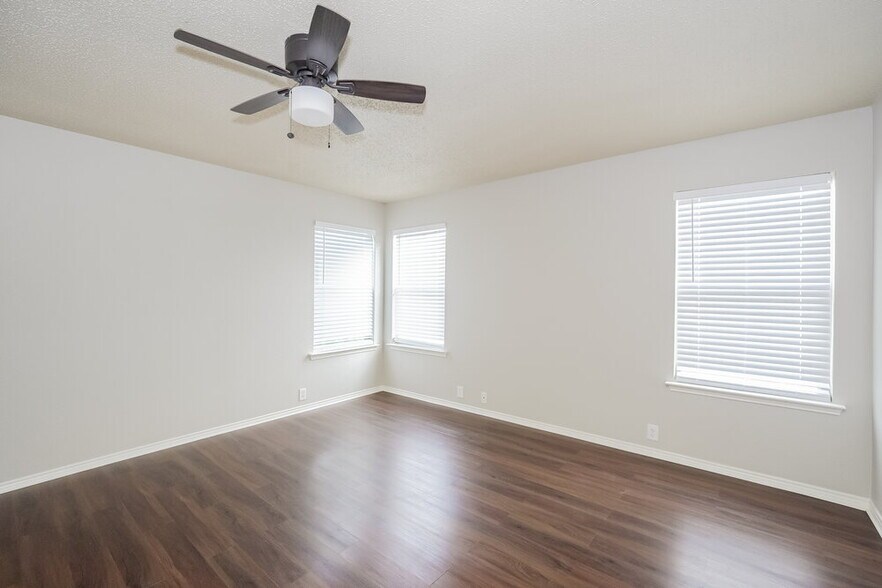 Building Photo - 1028 Springcreek Dr