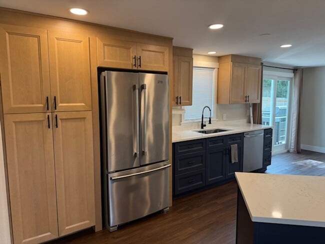 Building Photo - 3 Bedroom 2 bathroom House! Move in Special!
