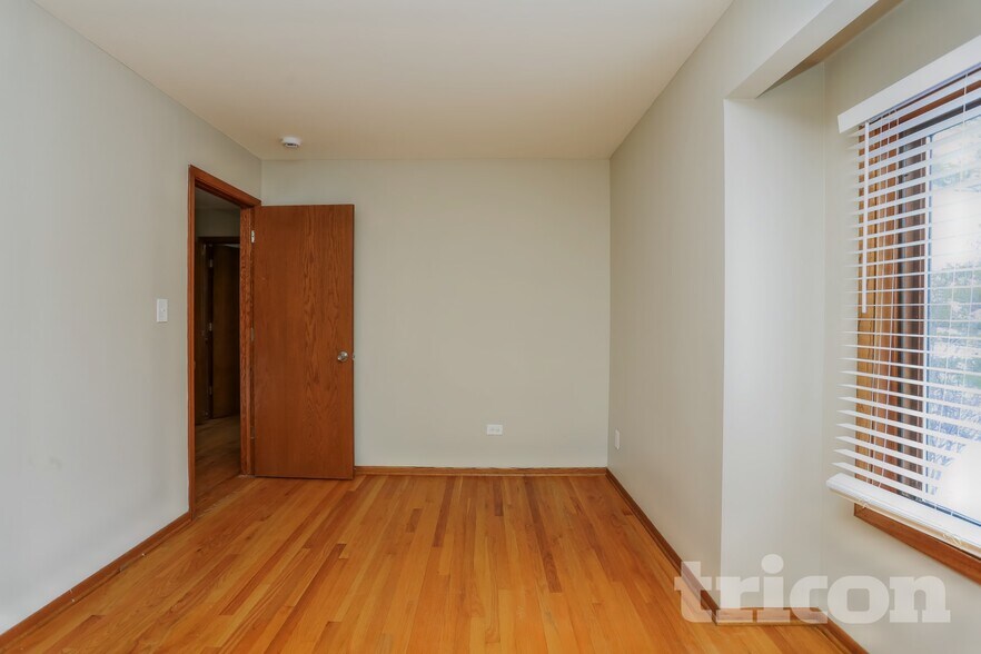 Building Photo - 5004 Lake Dawnwood Dr