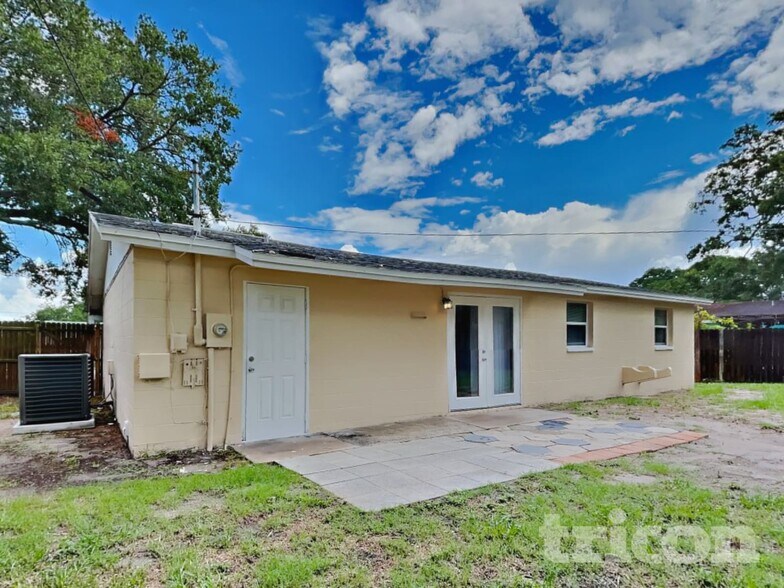 Building Photo - 6850 83rd Ave