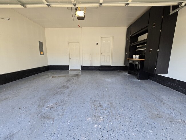 Building Photo - 625 River Creek Rd