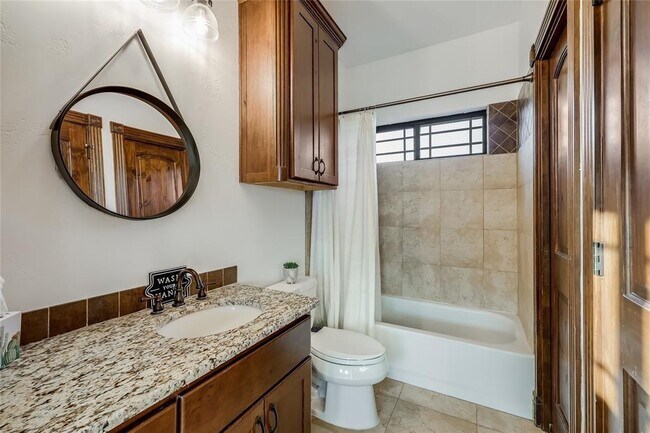 Building Photo - 17005 Northlake Hills Dr