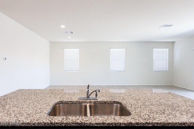 Building Photo - 1075 W Avalon Canyon Dr
