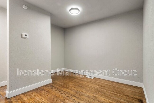 Building Photo - 2622 E 8th St