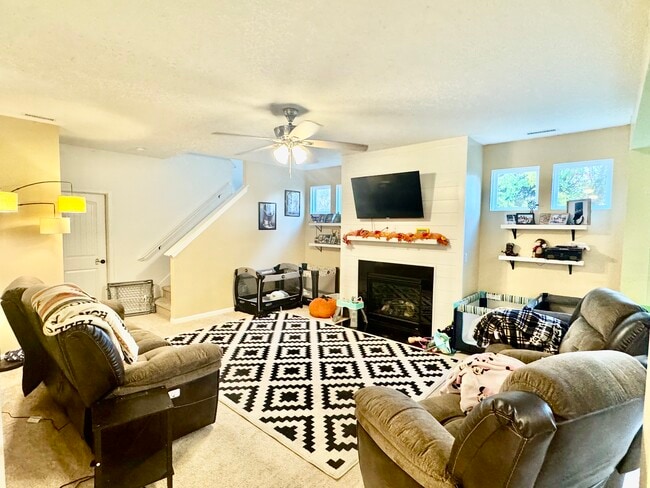 Building Photo - 13238 N Lndg Cir W