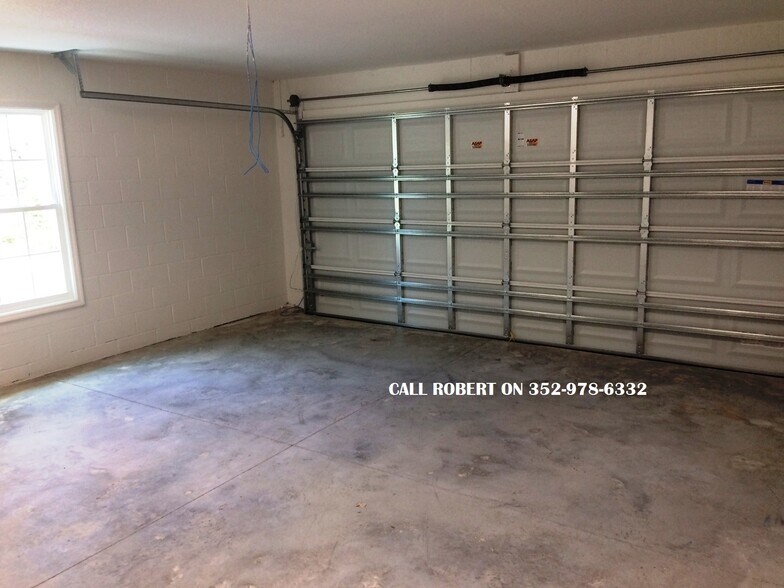 Building Photo - 4100 Holly Hl