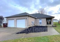 Building Photo - 786 Tamarack Ct