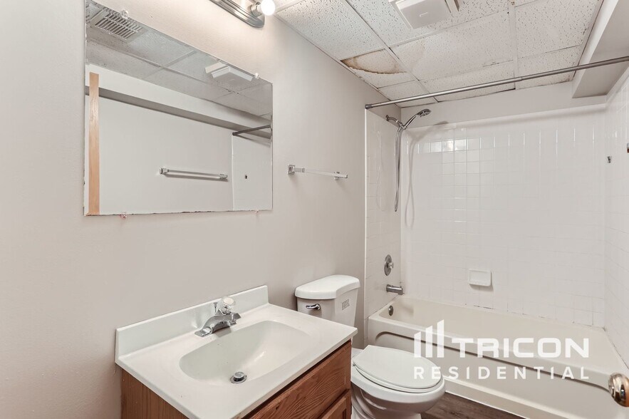 Building Photo - 924 Deer Trail Dr